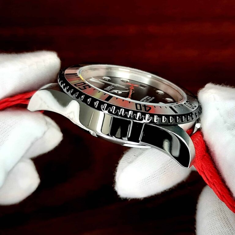 Invicta prodiver side profile